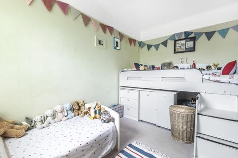 54 Queens Road, Thames Ditton, KT7 0QX