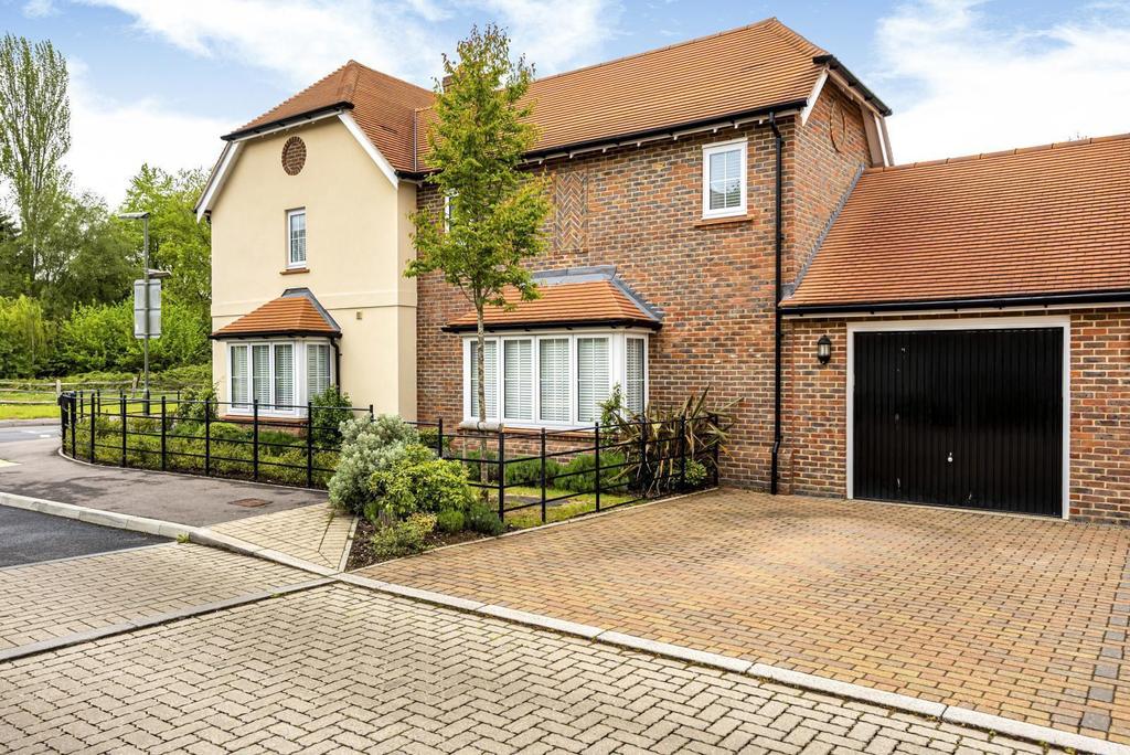 Furze Lane, Godalming, GU7 4 bed detached house £695,000