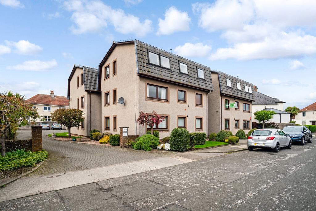 Elgin Street, Kirkcaldy, KY2 2 bed apartment £105,000