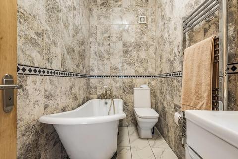31a Ilminster Gardens, London, SW11 1PJ