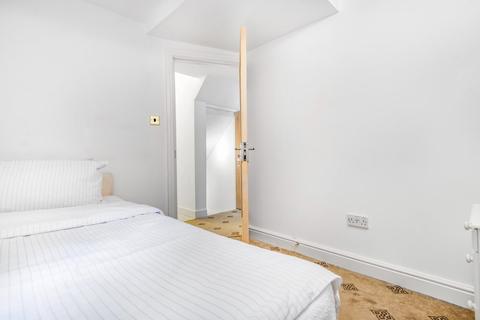 31a Ilminster Gardens, London, SW11 1PJ