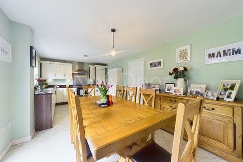 3 Gatehead Crescent, Bishopton, PA7 5QP