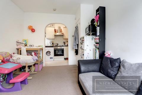 1 bedroom apartment to rent, Holden Road, London N12