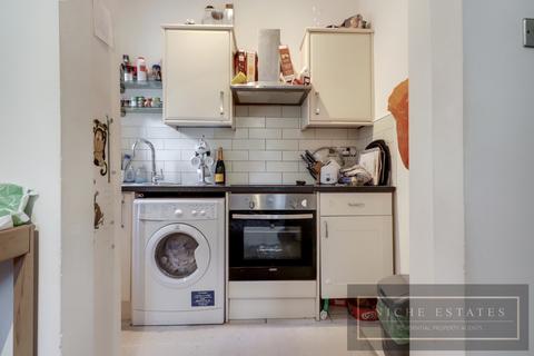 1 bedroom apartment to rent, Holden Road, London N12