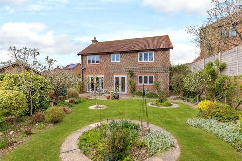 2 Benson Close, Marlborough, SN8 1UW