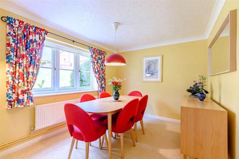 2 Benson Close, Marlborough, SN8 1UW