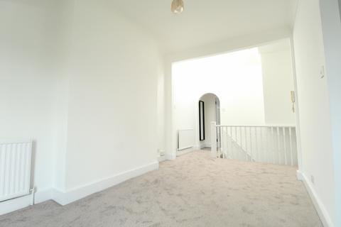 2 bedroom flat to rent, High Road, Goodmayes, Essex, IG3