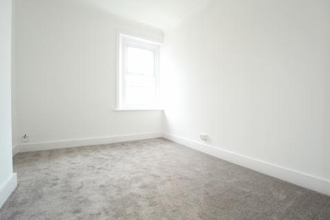 2 bedroom flat to rent, High Road, Goodmayes, Essex, IG3