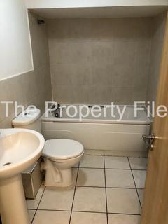 3 bedroom flat to rent, Wynnstay Grove M14