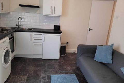 1 bedroom flat to rent, Niddrie Road, Govanhill