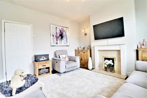 14 Burcroft Hill, Conisbrough, Doncaster, DN12 3EE