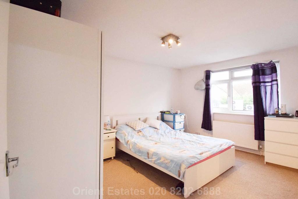 Booth Road, Colindale 2 bed flat £1,300 pcm (£300 pw)