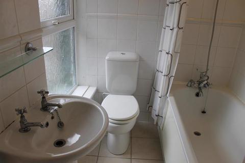 Flat 4, Towering House Cheltenham Mount, Harrogate, HG1 1DW