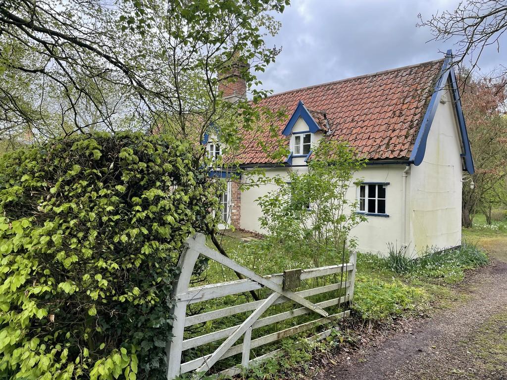 Homersfield, Harleston, Norfolk 4 bed cottage £395,000