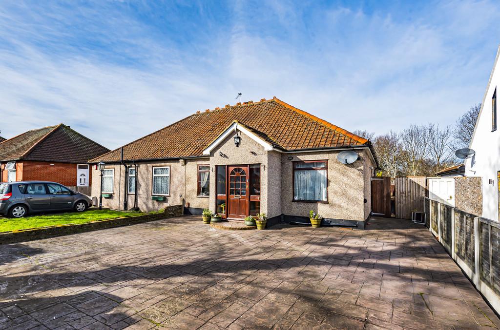 Avery Hill Road, London, SE9 3 bed semidetached bungalow £500,000