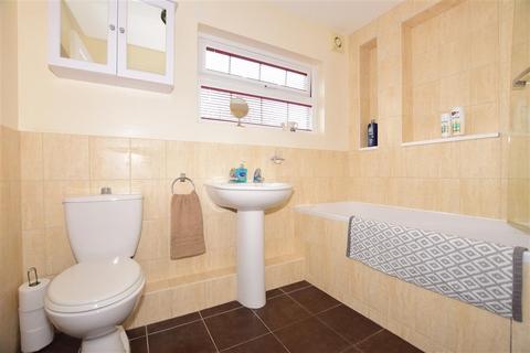 27 Greenfrith Drive, Tonbridge, TN10 3LG