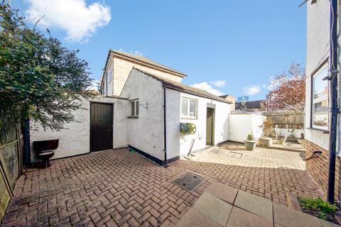 6 Wharncliffe Drive, Southall, UB1 3EP