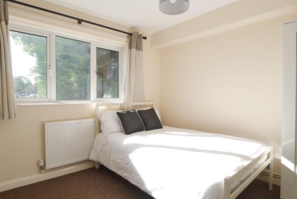 Oaks Cross, Stevenage 1 bed in a house share £530 pcm (£122 pw)