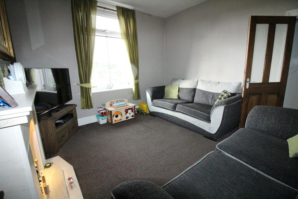 Crackenedge Lane, Dewsbury 3 bed end of terrace house £150,000