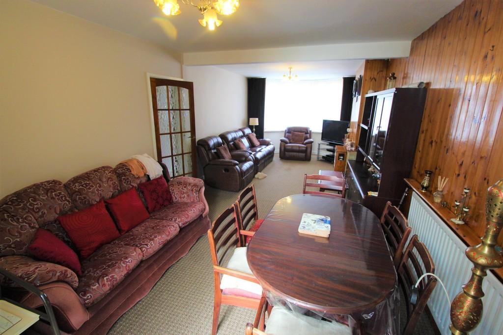 Silverdale Close, Coventry, CV2 1PX 3 bed terraced house £850 pcm (£