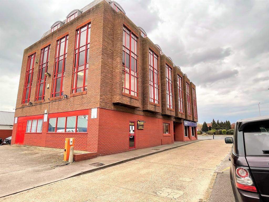 Uxbridge Road, Hayes Office to rent £4,365 pcm (£1,007 pw)