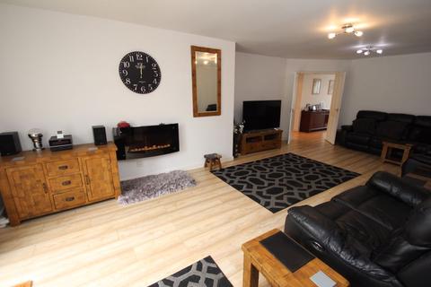 19a Holt Gardens, Studley, B80 7NU