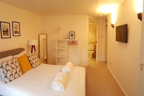 3 bedroom house to rent - Lexham Mews, London, W8