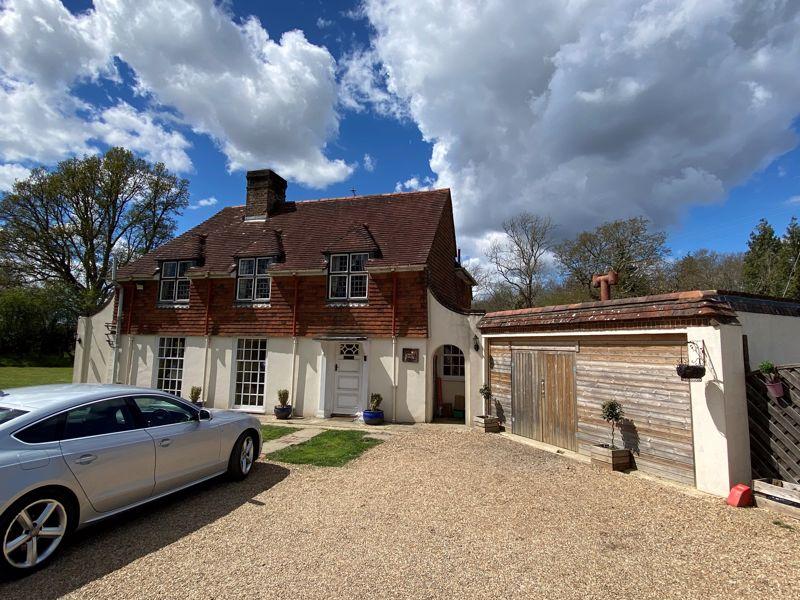 Ditchling Common, Burgess Hill 3 bed detached house £2,500 pcm (£577 pw)