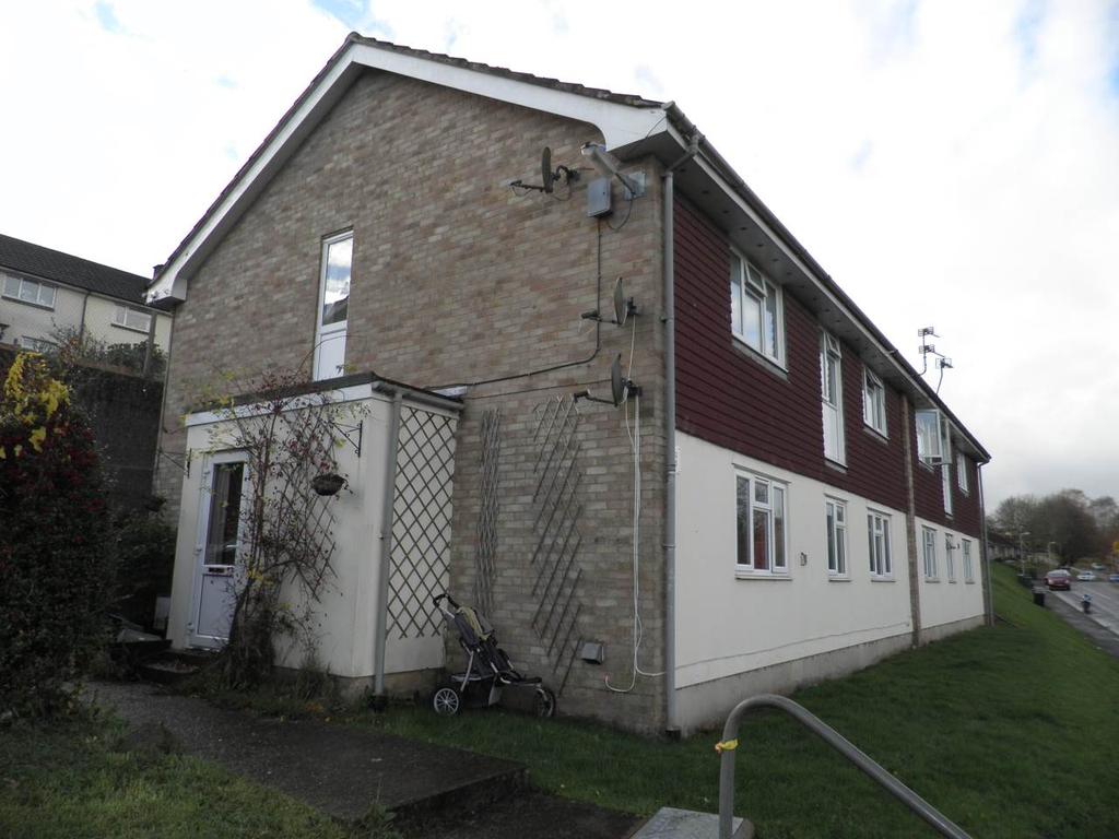 Feltham Drive, Frome, Somerset 2 bed flat £675 pcm (£156 pw)
