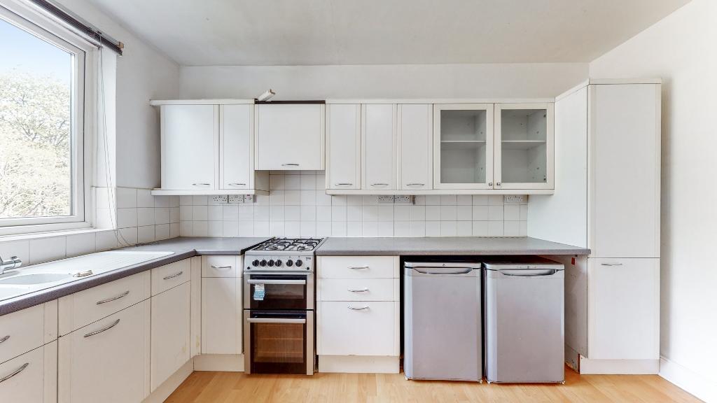Modern Fitted Kitchen/Diner