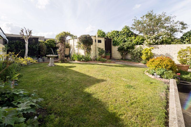 Nelson Road, Rainham 3 bed end of terrace house £375,000