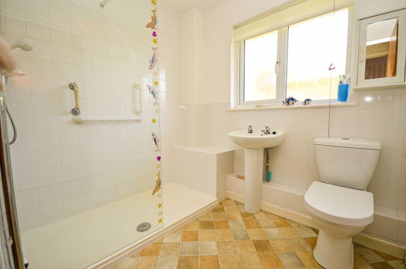 Poundsgate Close, Brixham 2 bed semidetached bungalow £125,000