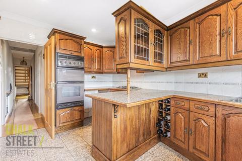 177 Warren Drive, Hornchurch, RM12 4QU