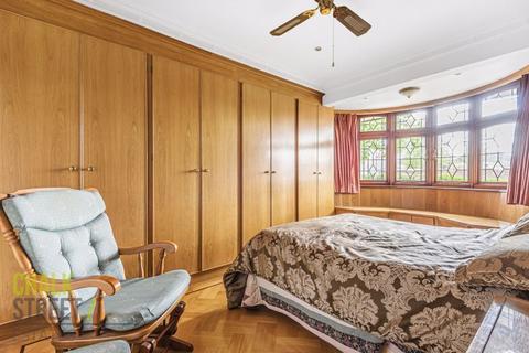 177 Warren Drive, Hornchurch, RM12 4QU
