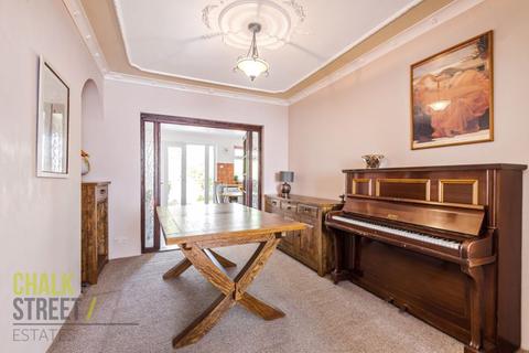 68 Globe Road, Hornchurch, RM11 1BN