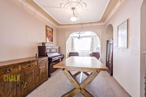 68 Globe Road, Hornchurch, RM11 1BN