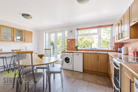 68 Globe Road, Hornchurch, RM11 1BN