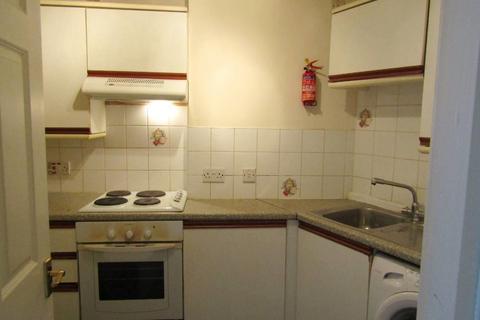 3 bedroom apartment to rent, Windmill Close, Edinburgh, EH8 9AT