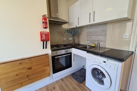 Studio to rent, Beechcroft Avenue, Golders Green, NW11