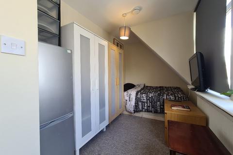 Studio to rent, Beechcroft Avenue, Golders Green, NW11