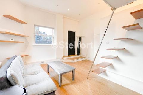 Studio to rent, Junction Road, London N19