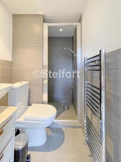 Studio to rent, Junction Road, London N19