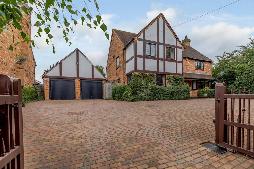 Alcester Road, Wootton Wawen, HenleyInArden, Warwickshire 4 bed