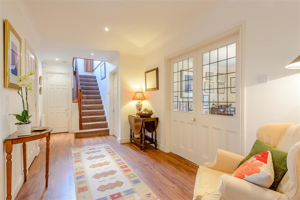8412167-interior03.jpg