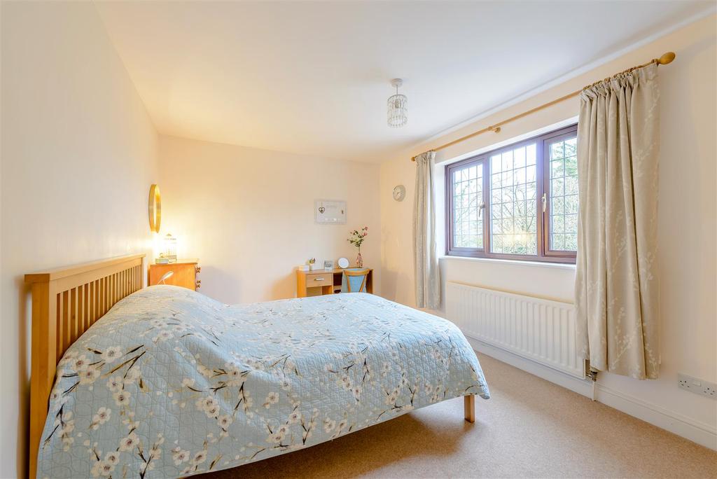 8412167-interior29.jpg