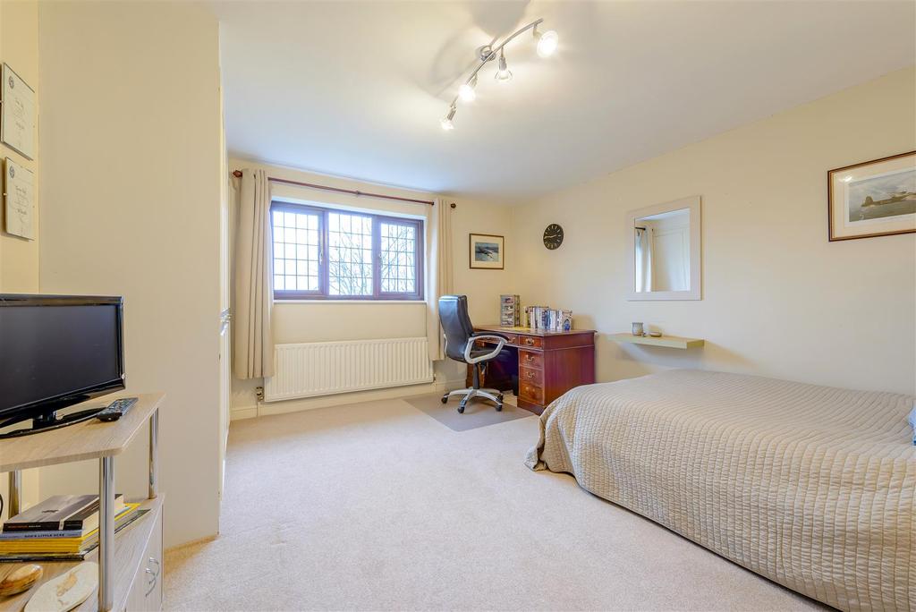 8412167-interior33.jpg