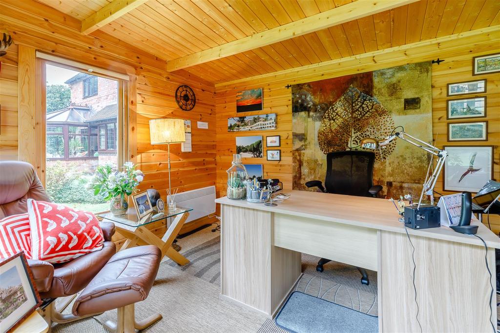 8429144-interior30.jpg
