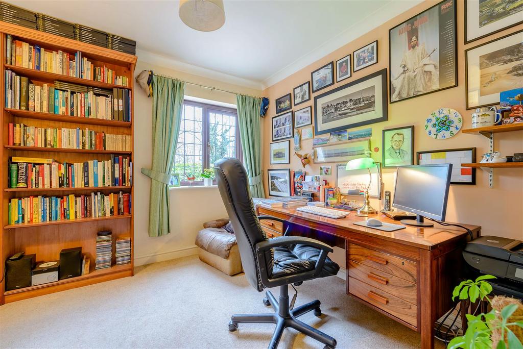 8412167-interior21.jpg