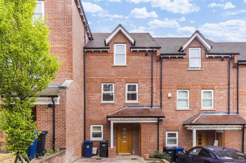 Wilkes Close, Mill Hill 3 bed townhouse £725,000