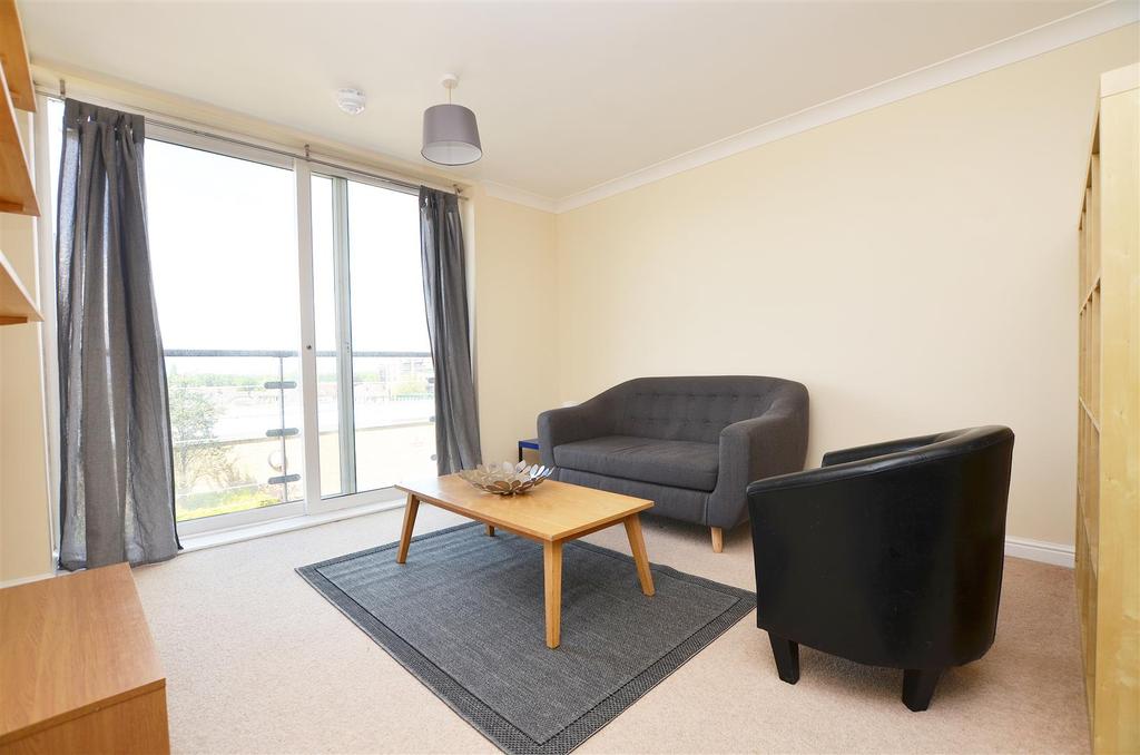 Tilley Road, Feltham 1 bed apartment £1,050 pcm (£242 pw)